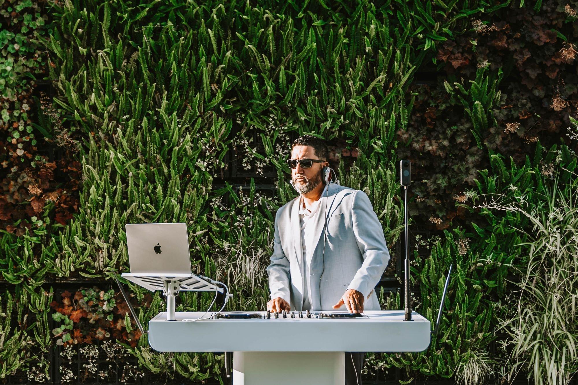 carousel-hero-element image-7